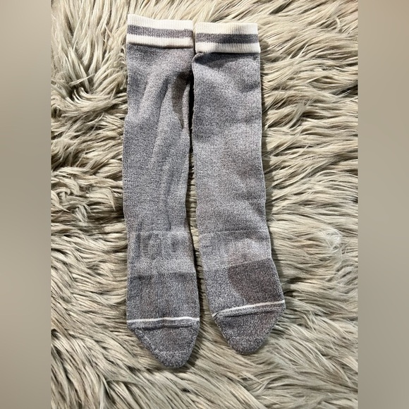 Like new lululemon woman’s socks - Picture 4 of 5